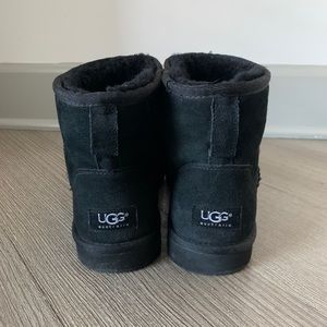 Black Ugg Minis